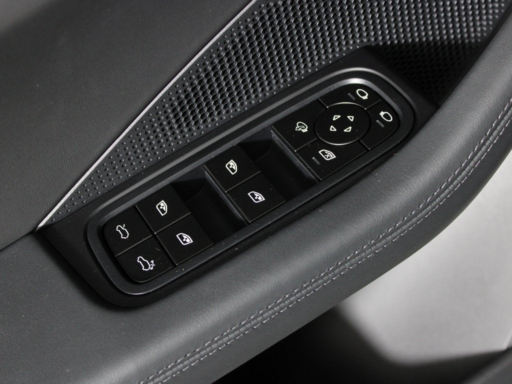 2025 Porsche Macan Electric Turbo