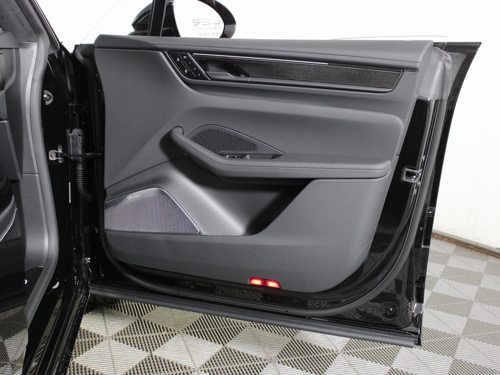 2025 Porsche Macan Electric Turbo