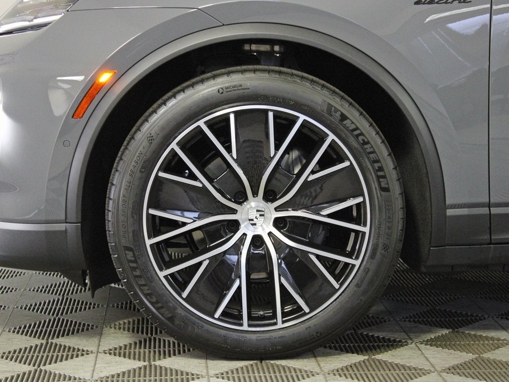 2025 Porsche Macan Electric Base