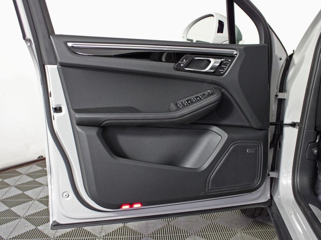 2025 Porsche Macan S