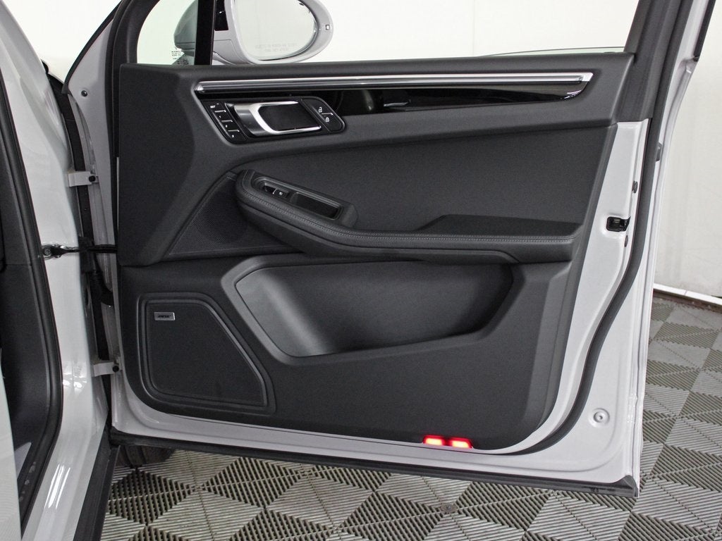 2025 Porsche Macan S