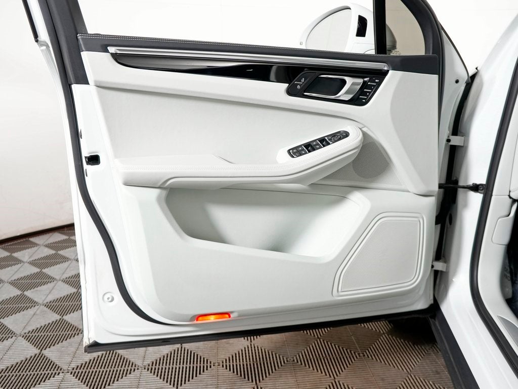 2023 Porsche Macan S