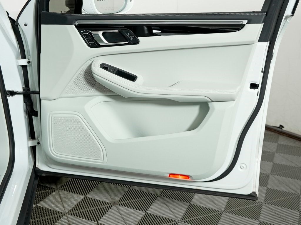 2023 Porsche Macan S