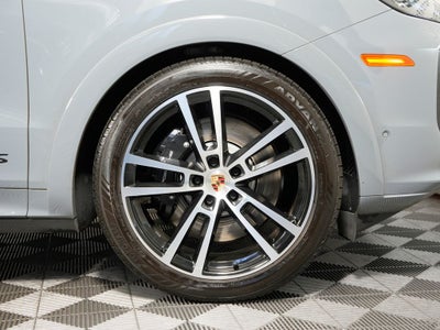 2025 Porsche Cayenne GTS