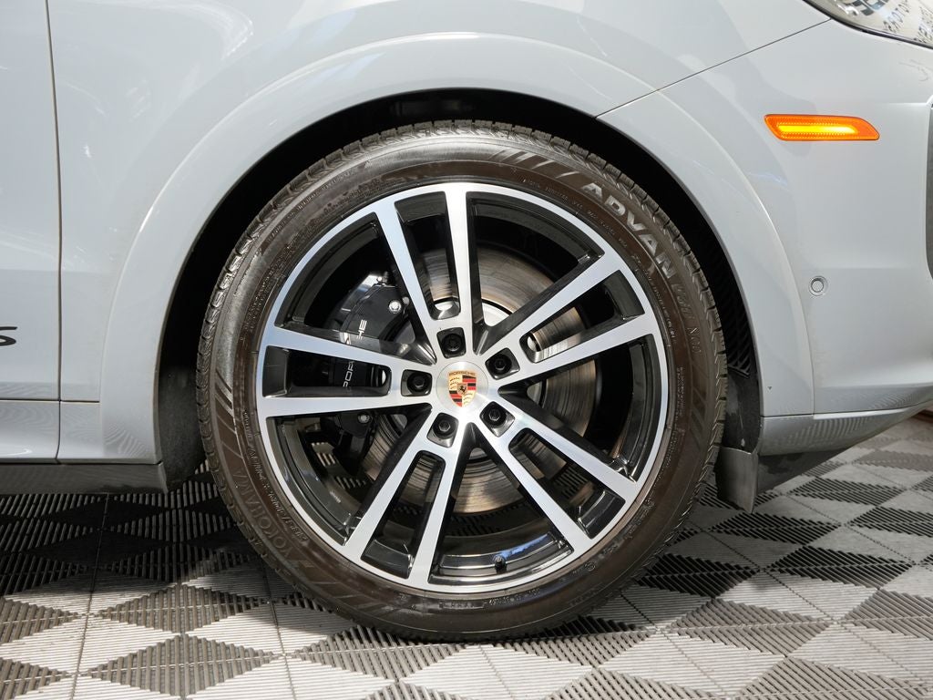 2025 Porsche Cayenne GTS