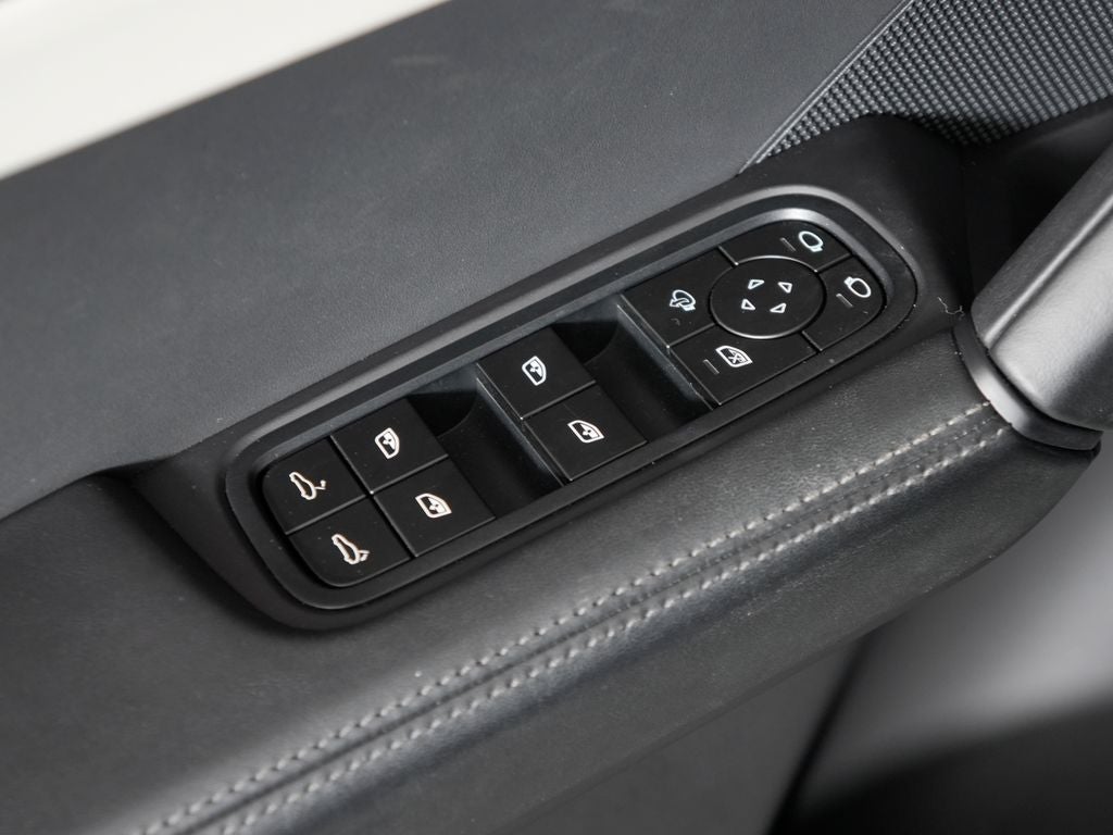 2025 Porsche Cayenne GTS