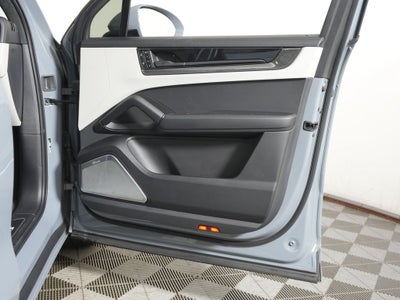 2025 Porsche Cayenne GTS