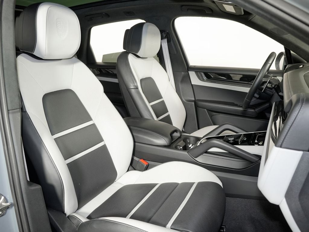 2025 Porsche Cayenne GTS