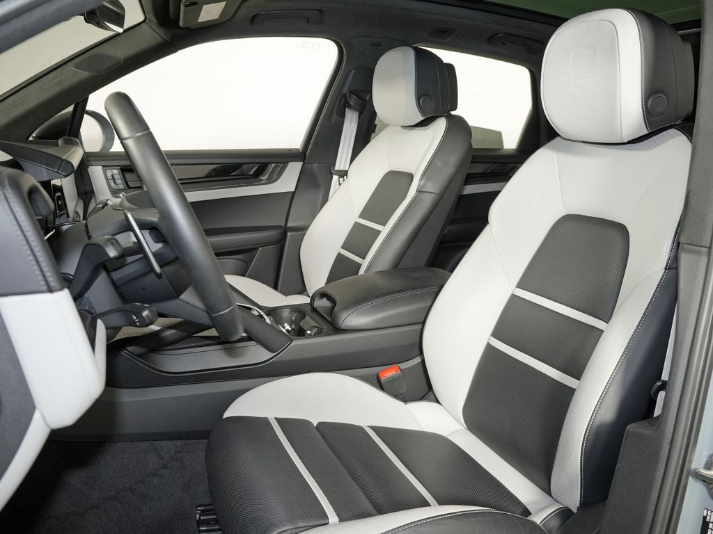 2025 Porsche Cayenne GTS