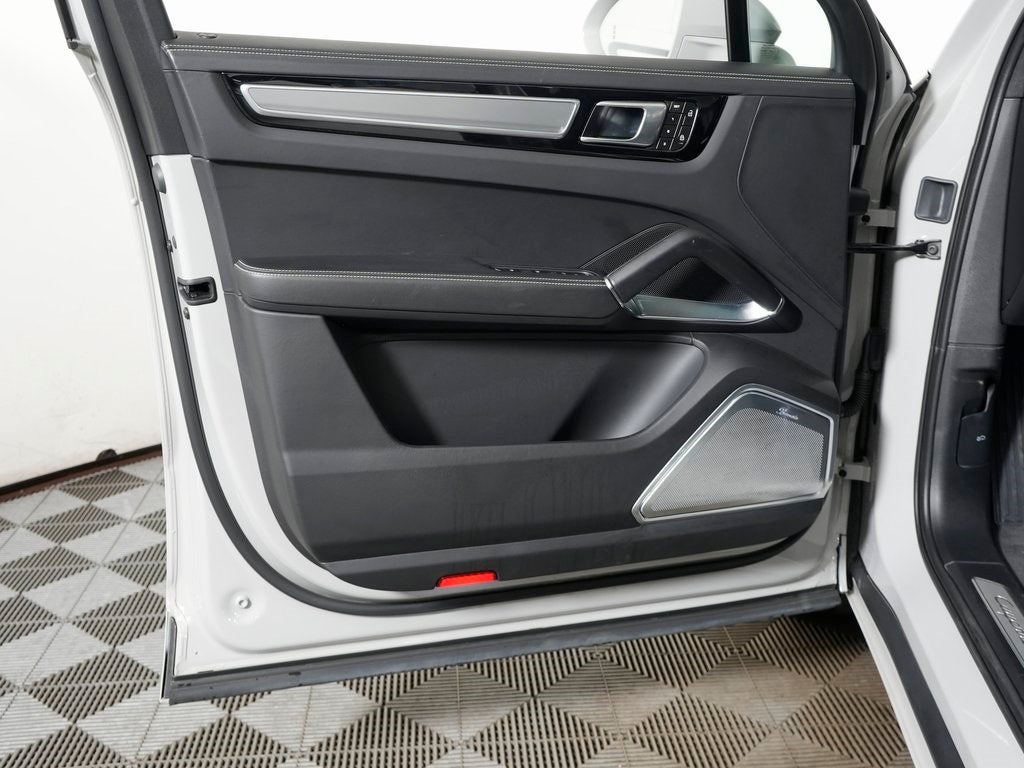 2023 Porsche Cayenne Turbo S E-Hybrid