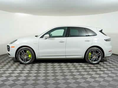 2023 Porsche Cayenne Turbo S E-Hybrid