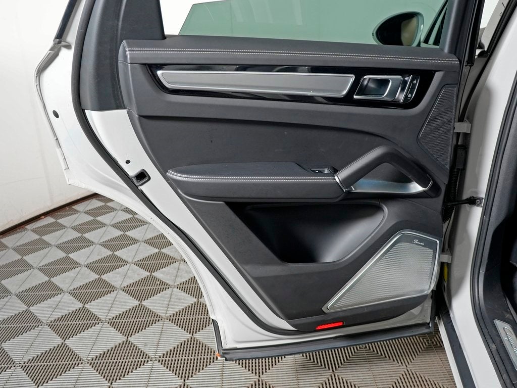 2023 Porsche Cayenne Turbo S E-Hybrid