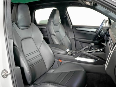 2023 Porsche Cayenne Turbo S E-Hybrid