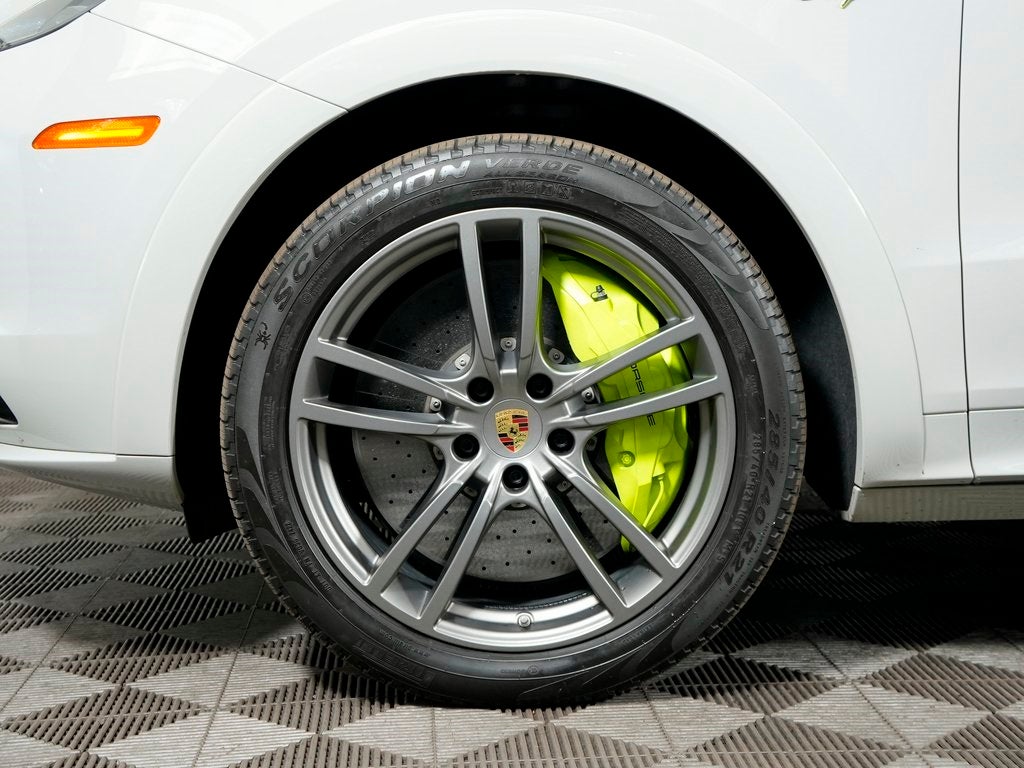 2023 Porsche Cayenne Turbo S E-Hybrid