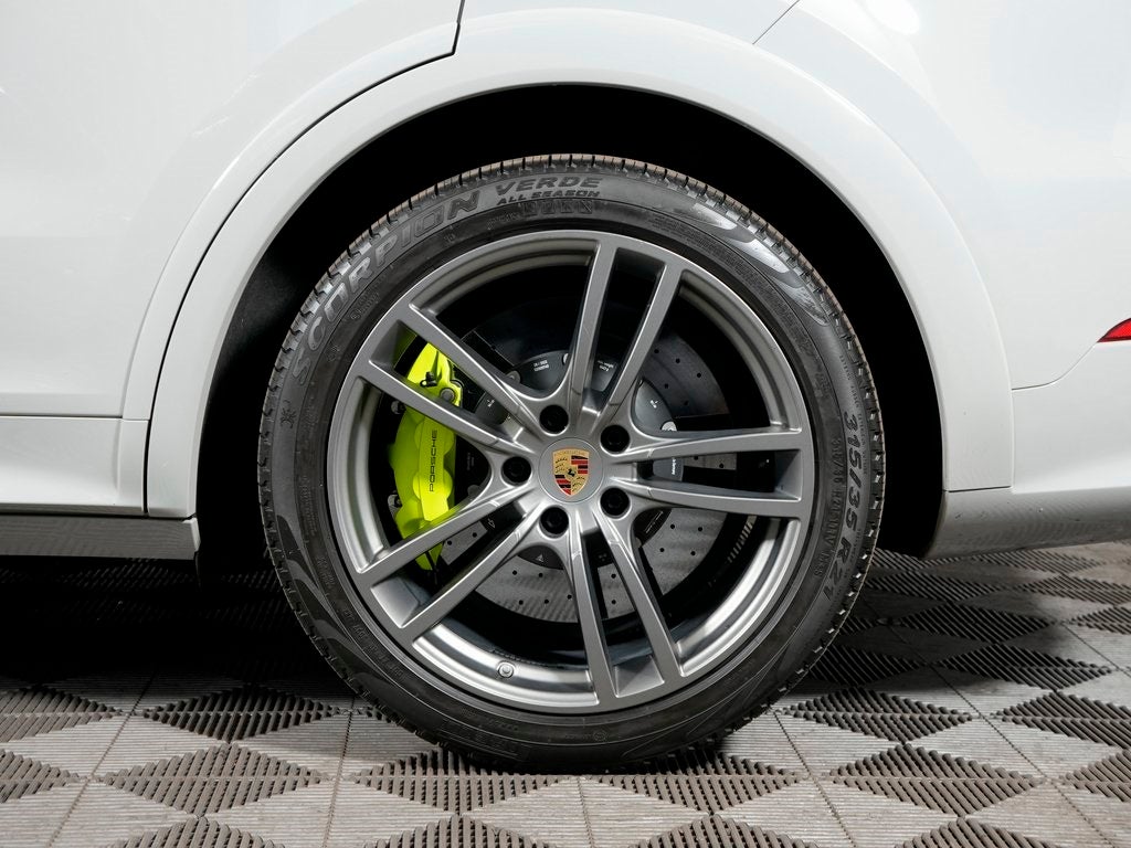 2023 Porsche Cayenne Turbo S E-Hybrid