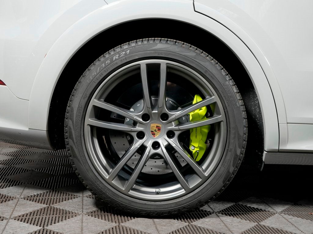 2023 Porsche Cayenne Turbo S E-Hybrid