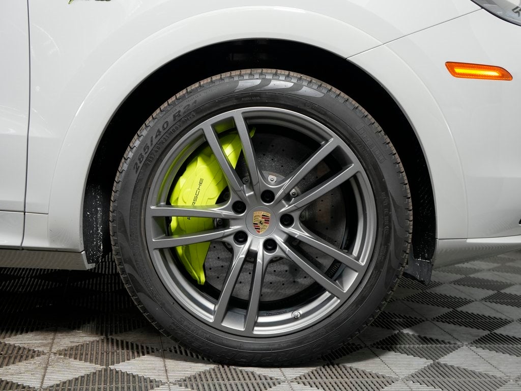 2023 Porsche Cayenne Turbo S E-Hybrid