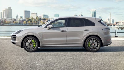 2023 Porsche Cayenne Turbo S E-Hybrid