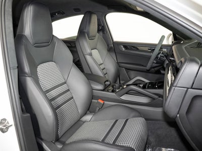2025 Porsche Cayenne GTS