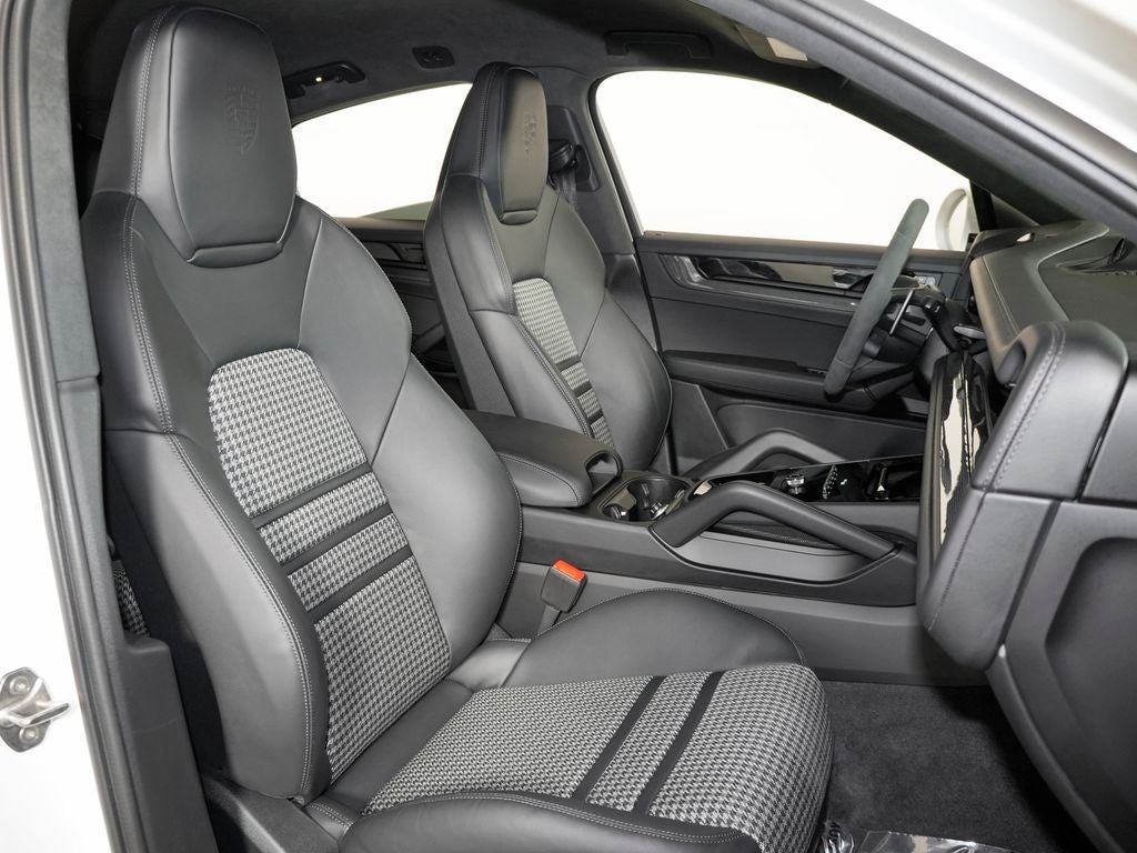 2025 Porsche Cayenne GTS