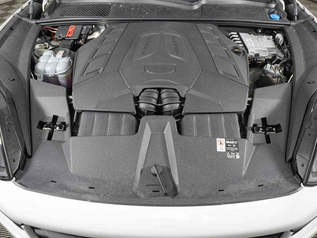 2025 Porsche Cayenne GTS