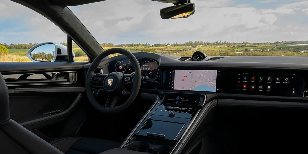 Digital cockpit of the 2026 Porsche Panamera 4