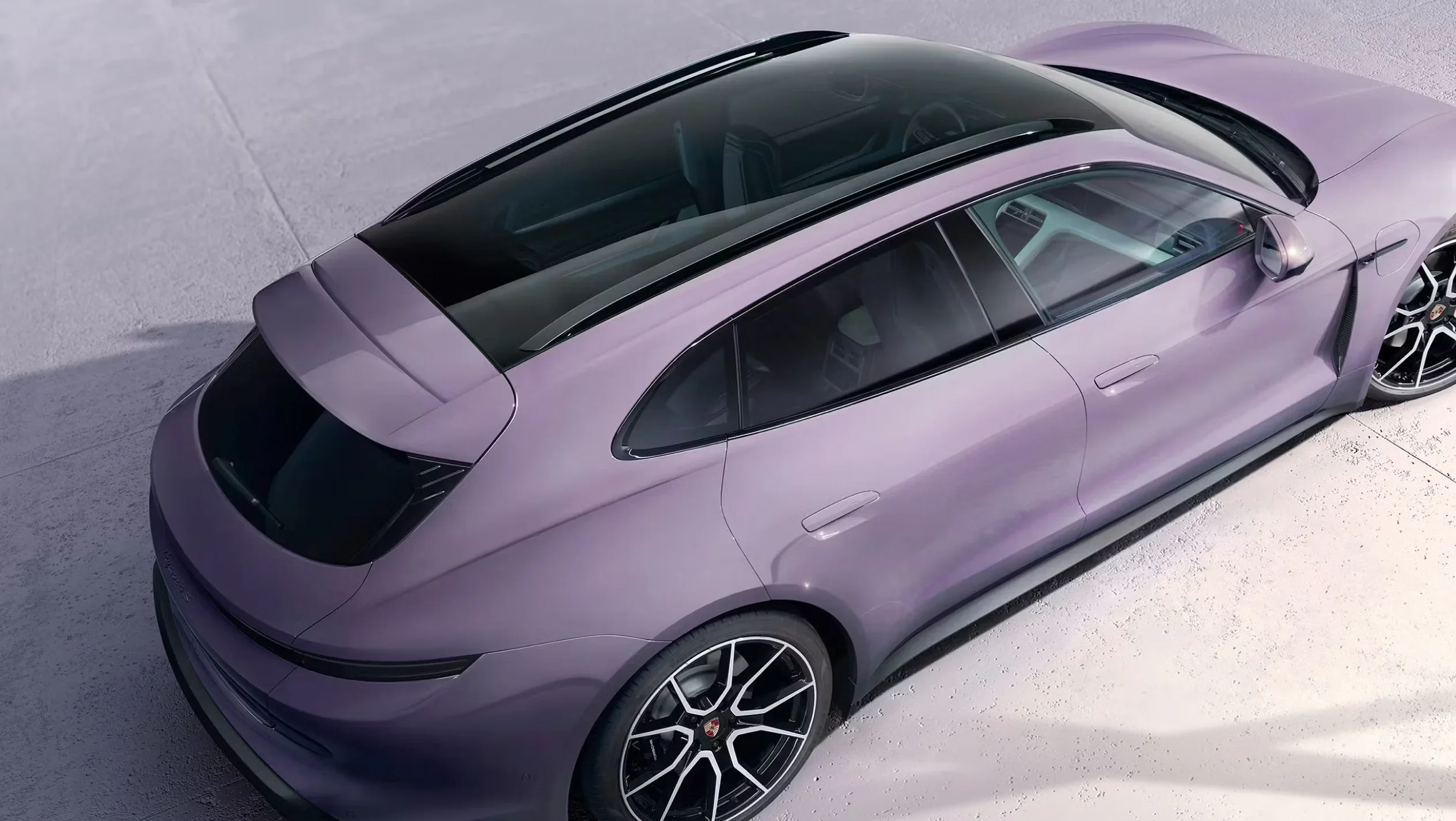 Porsche Taycan Cross Turismo interior in two-tone leather with curved digital display and sport steering wheel — advanced electric cockpit.