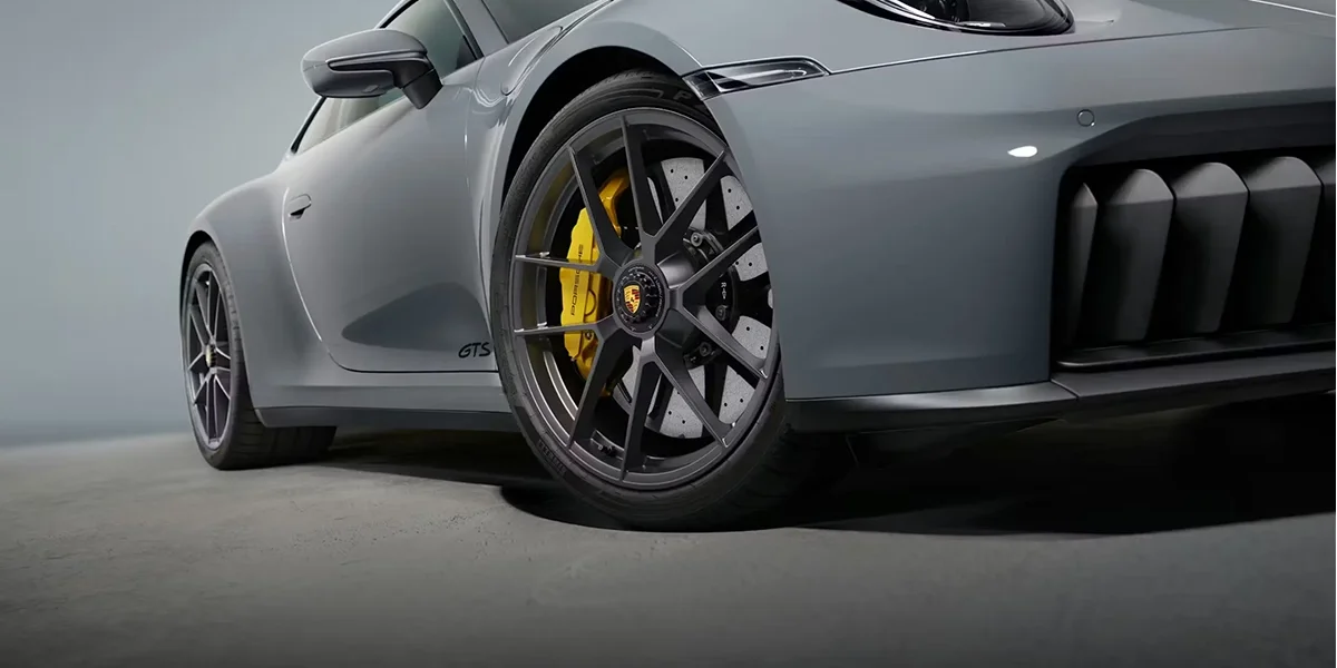 Porsche 911 all-wheel drive system concept highlighting traction and stability.