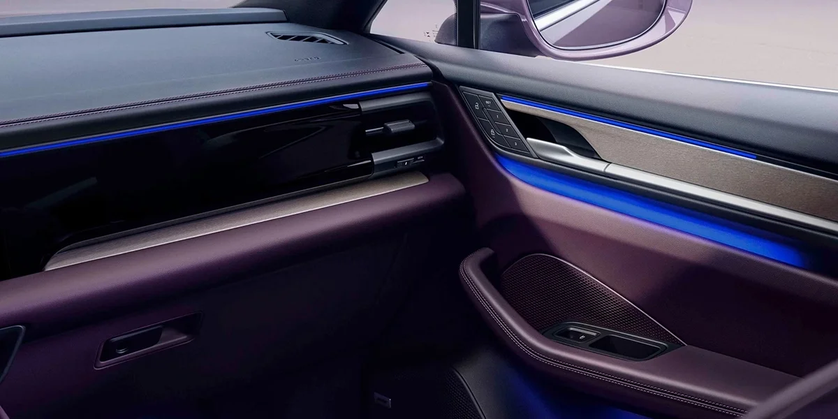 Close-up of a Porsche Macan Electric wheel and tire beside the vehicle’s body.